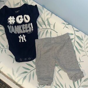 Genuine Merchandise Yankees Navy Onesie and Gray Pants